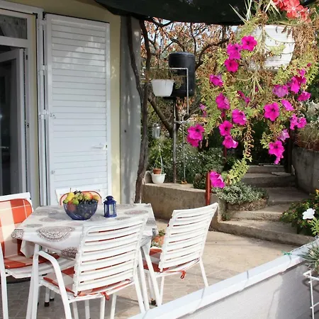 & Marina Guest house