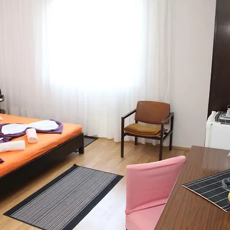 & Marina Guest house